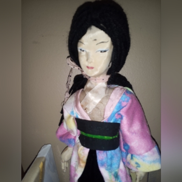 Antique collectible silk face handmade Geisha doll. - Picture 8 of 14